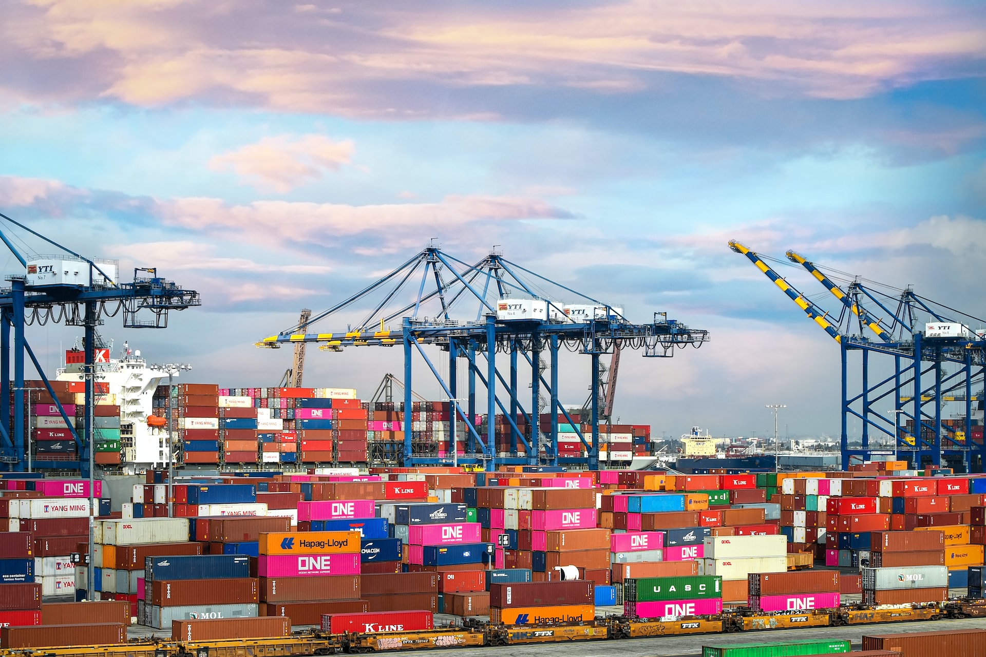 Logistyka: Sztuka efektywnego zarządzania łańcuchem dostaw