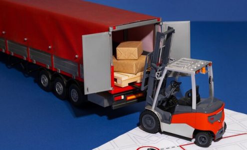 Czy warto korzystać z usług przewozowych do przesyłki ciężkich przedmiotów?